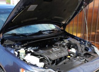 Ile pali Mitsubishi Outlander 2.4 benzyna?